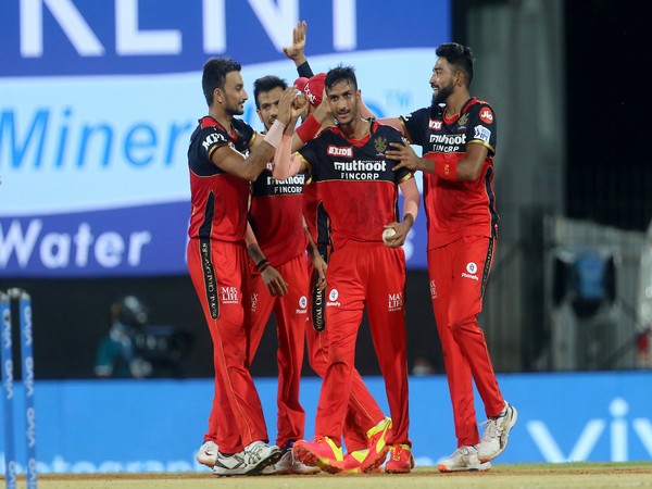 RCB all-rounder Shahbaz Ahmed celebrates with teammates (Photo/ IPL Twitter)