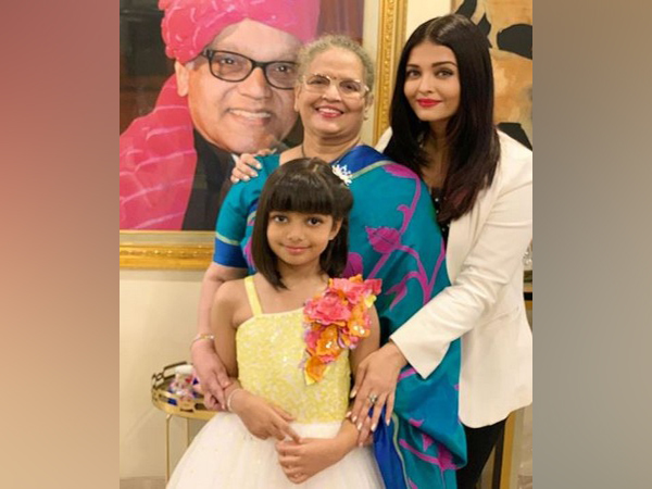 Aishwarya Rai Bachchan with family (Image courtesy: Instagram)