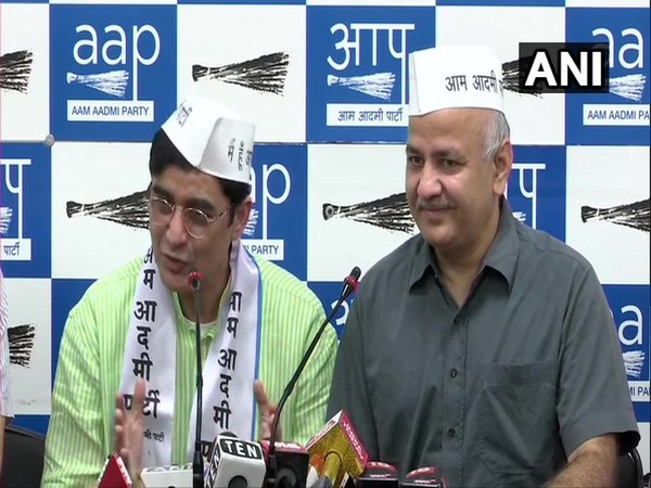 Former Jharkhand Congress president Ajoy Kumar and Delhi Deputy Chief Minister Manish Sisodia addressing a press conference in New Delhi on Thursday.
