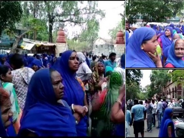 Municipal Corporation employees protest against Akash Vijayvargiya on Thursday. (Photo/ANI)
