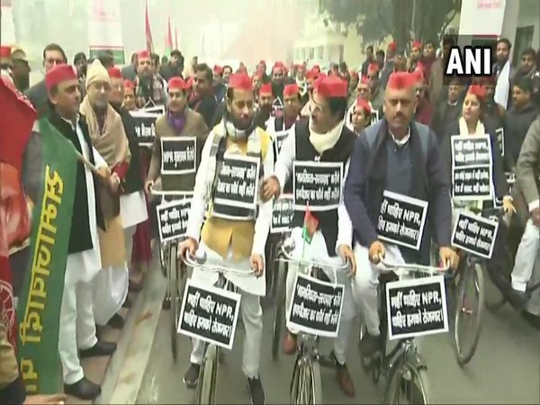 Akhilesh Yadav flags off a cycle march against CAA, NRC and NPR
