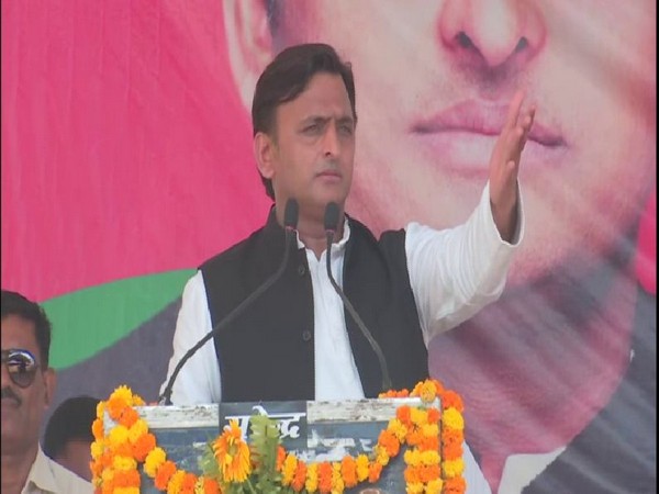 Samajwadi Party president Akhilesh Yadav addressin a public rally at Azamgarh on Monday. Photo/ANI
