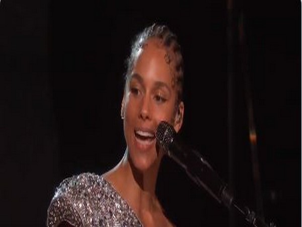 A still from Alicia Keys' performance at the 62nd Annual Garmmy Awards (Image courtesy: Twitter)