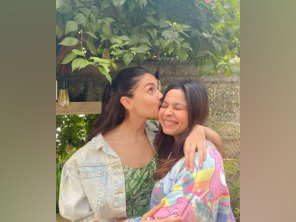 Actor Alia Bhatt with Shaheen Bhatt (Image Source: Instagram)