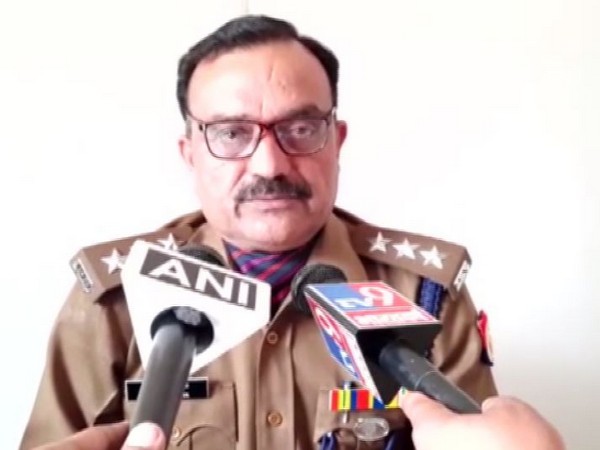 Anil Samaniya, Circle Officer of Civil Lines Police Stations, Aligarh speaking to reporters on Tuesday. (ANI) 