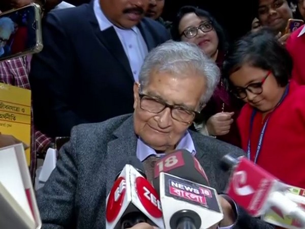 Economist and Nobel Laureate Amartyaa Sena speaking to reporters in Kolkata on Monday. Photo/ANI