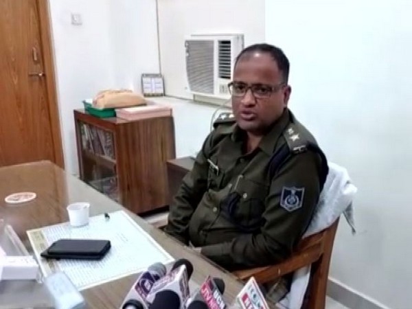 SP Jabalpur, Amit Singh talking to reporters on Thursday. Photo/ANI