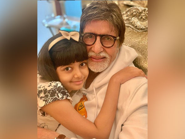 Megastar Amitabh Bachchan with granddaughter Aaradhya. (Image Source: Instagram)