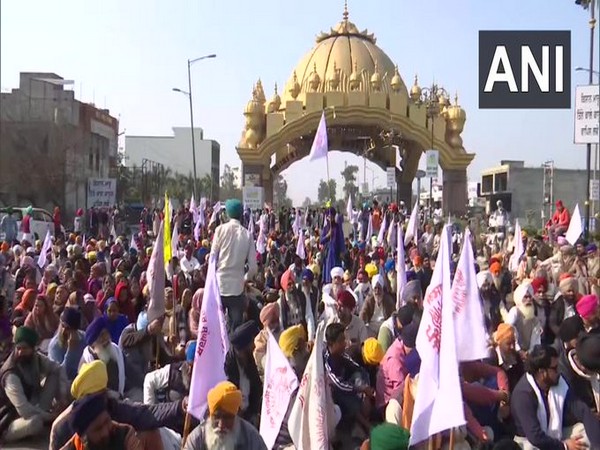 Protesters participating in 'Chakka Jaam' in Amritsar