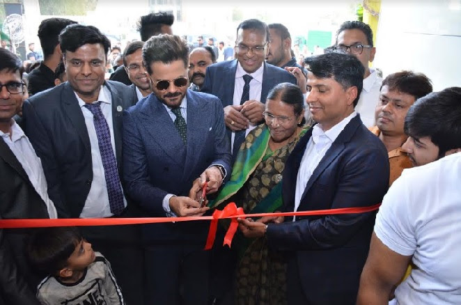Anil Kapoor along with other dignitaries of Qutone Inaugurating the Qutone Experience Center
