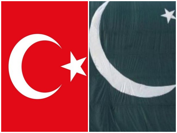 Turkish and Pakistani flags