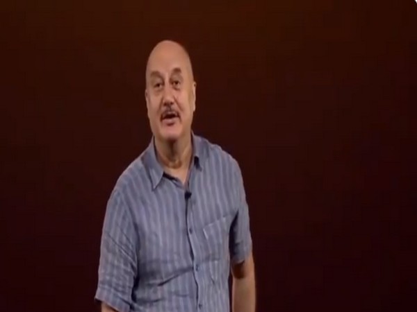Still from Anupam Kher's autobiographical play 'Kuch Bhi Ho Sakta Hai' (Image source: Twitter)