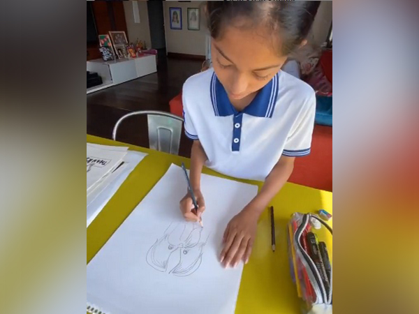 Film director Farah Khan's daughter Anya sketching (Image Source: Instagram)