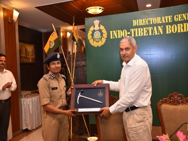 DIG Aparna Kumar while being fecilitated by ITBP DG at force's Headquarters in New Delhi on Thursday. Photo/ANI