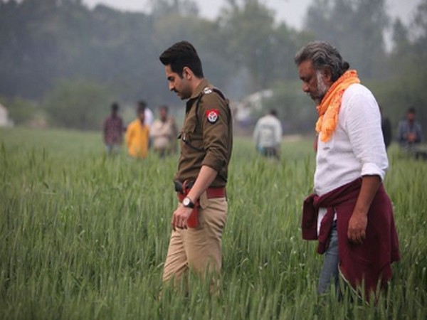 Ayushmann Khurrana with Anubhav Sinha on the sets of 'Article 15' (Image Source: Instagram)