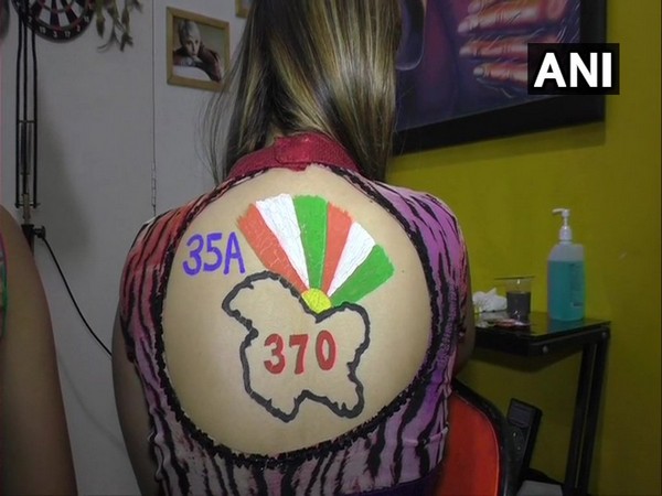 Student with body paint tattoo on Article 370 and 35-A in Surat. Photo/ANI