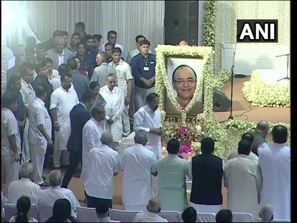 Vice president Venkaiah Naidu and several other leaders at the condolence meet of Arun Jaitley