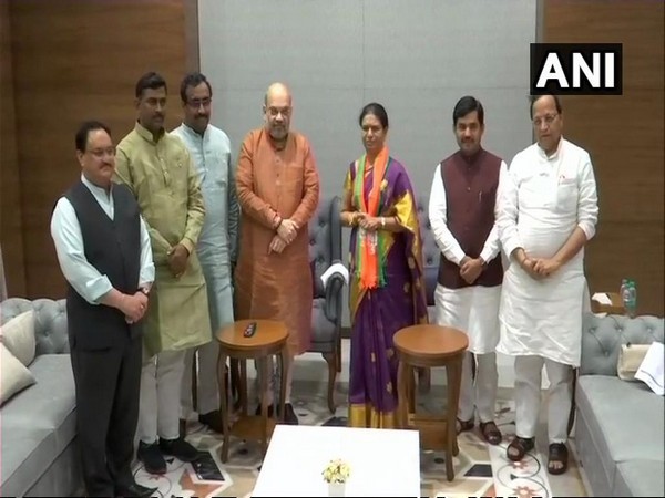 DK Aruna with BJP president Amit Shah and other party leaders