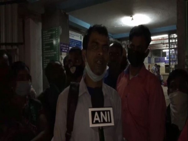 The husband of the deceased pregnant woman speaking to ANI in Asansol. Photo/ANI