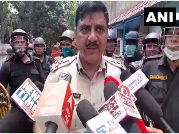 Commissioner of Police, Asansol-Durgapur, Ajay Thakur speaking to reporters on Tuesday. [Photo/ANI]