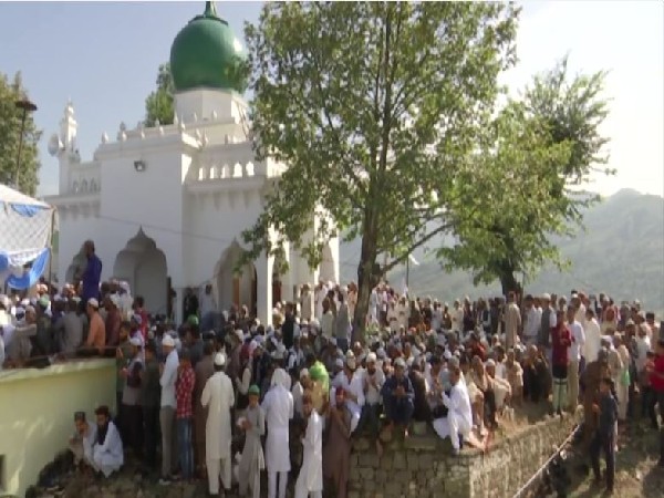 Visuals of people marking the 20th Urs of Sufi saint Akbaruddin in Rajouri. (Photo/ANI)