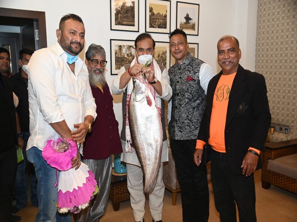 Assam CM Himanta Biswa Sarma receives a 10-kg fish as a gift from representatives of a fish traders' body of Uzan Bazar, Guwahati