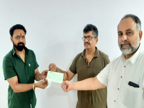 Rohit Shrivastava handing over the cheque to trust officials on Saturday. [Photo/ANI]