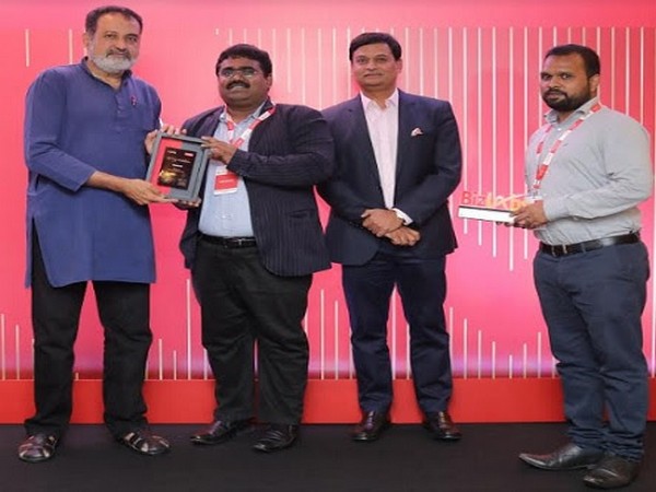 E Pradeep Kumar, CEO, Autointelli receiving the Aditya Birla Bizlabs' Award 2019