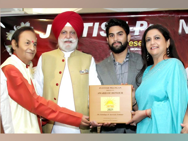 Parduman Suri was awarded the 'Youth Icon Star 2021 - Jyotish Urja' award by Jyotish Prangan in Chandigarh