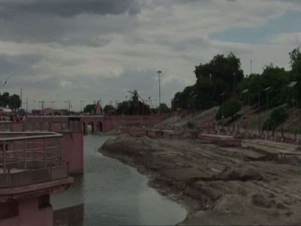 Preparations are in full swing ahead of 'Deepotsav' in Ayodhya this year. Photo/ANI