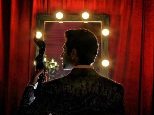 Actor Ayushmann Khurrana after winning Filmfare Award (Photo/ANI)