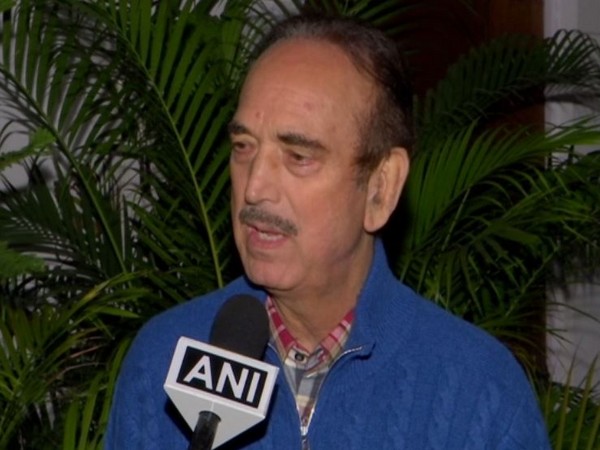 Congress leader Ghulam Nabi Azad addressing the party workers from Haryana in New Delhi on Saturday. Photo/ANI
