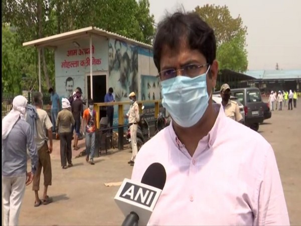 Adil Ahmed Khan, Chairman of Azadpur's Agriculture Produce Marketing Committee (APMC) speaking to ANI on Friday. Photo/ANI