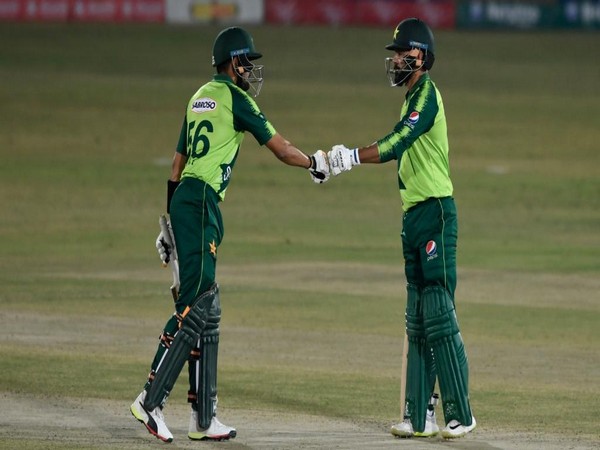 Pakistan's Babar Azam and Mohammad Hafeez (Photo/ ICC Twitter) 