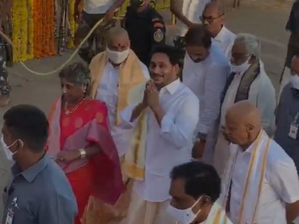 Andhra Pradesh Chief Minister YS Jaganmohan Reddy and his Karnataka counterpart BS Yadyurappa at Lord Balaji temple on Thursday. (Photo/ANI)