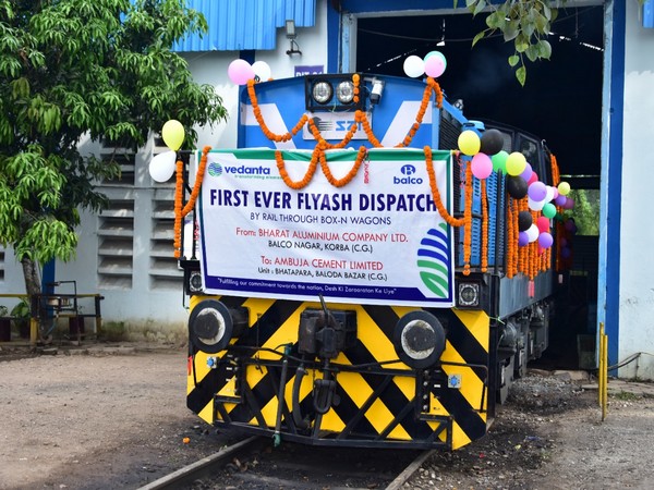 BALCO dispatching its first rake of fly-ash to cement manufacturer