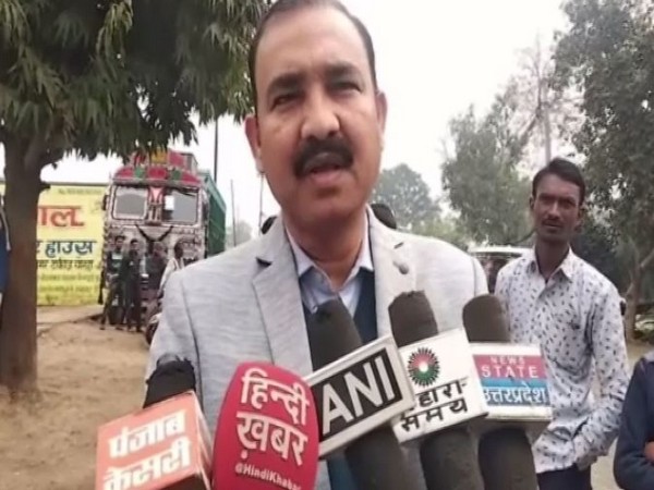 Basic Education Officer (BEO) of the district, Harish Chandra Nath speaking to reporters in Banda. Photo/ANI