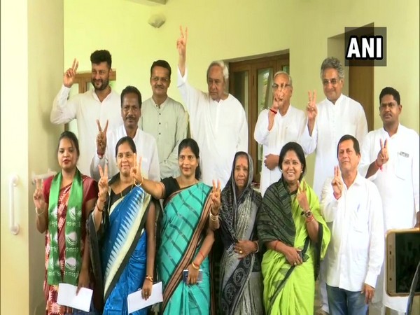 Newly elected BJP MPs with CM Naveen Patnaik in Bhubaneshwar on Sunday. Photo/ANI