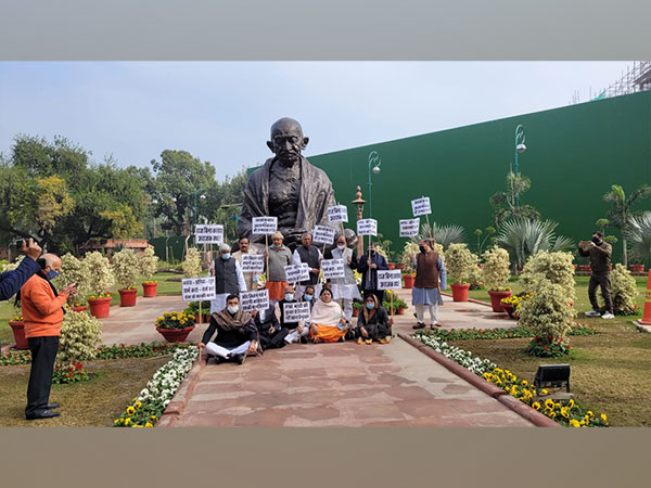 BJP MPs protesting near Gandhi statue (photo/ANI)