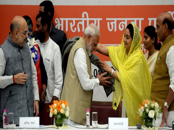 Prime Minister Narendra Modi being felicitated by SAD leader and Union Minister Harsimrat Kaur during the meeting at the BJP office in New Delhi on Tuesday. Photo/ANI