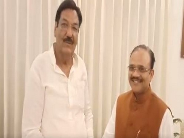 Ranjit Singh, an independent candidate who won from Rania constituency (L) and BJP's Haryana in-charge Anil Jain (R)