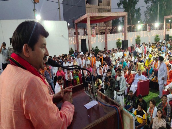 BJP Delhi unit chief Manoj Tiwari addressing party workers in New Delhi on Saturday. Photo/ANI
