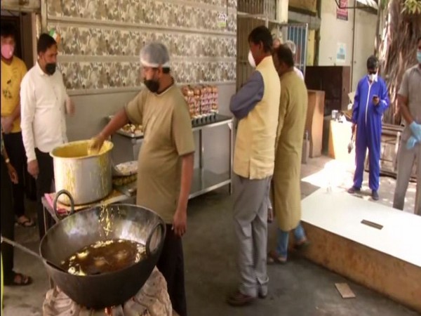 BJP Good Governance Cell kitchen preparing food for the needy on Sunday. Photo/ANI