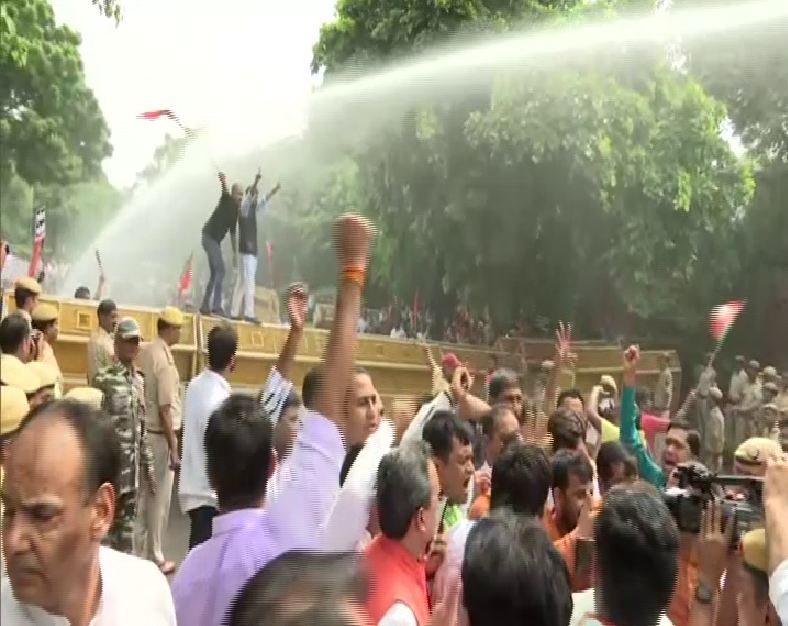 BJP held protest against Chief Minister Arvind Kejriwal's remarks on BJP leader Manoj Tiwari