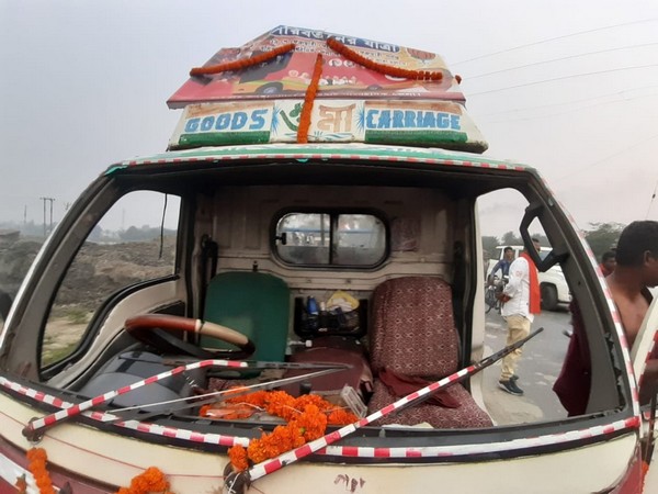 Trinamool Congress workers allegedly hurled bombs and attacked the BJP's 'Poribartan Yatra' in Basirhat, North 24 Parganas on Saturday.