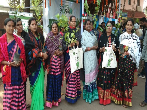 Bhubaneswar Municipal Corporation distributes books, plant saplings and cotton bags to locals