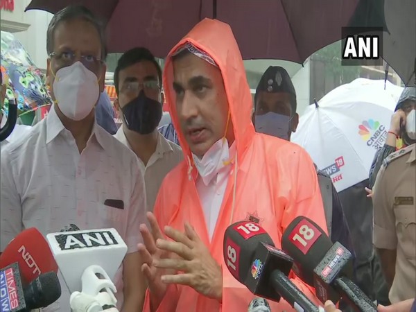 Brihanmumbai Municipal Corporation (BMC) Commissioner IS Chahal speaking to the reporters on Thursday. (Photo/ANI)