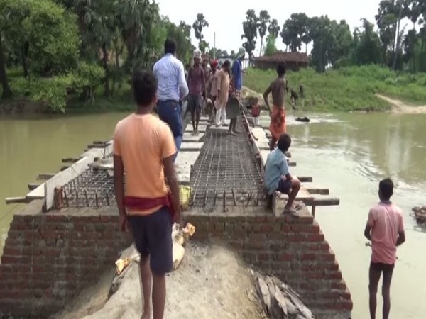Villagers of Budhaul in Gaya have started construction of a bridge in their village that was pending for almost 30 years. [Photo/ANI]
