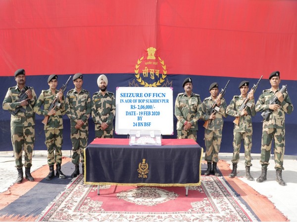 BSF personnel with Fake Indian Currency Notes (FICN) of the face value of Rs 2,06,000. Photo/ANI