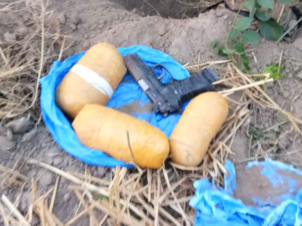 Recovered pistol, packets of suspected drugs in Punjab's Abohar. (Photo/BSF)